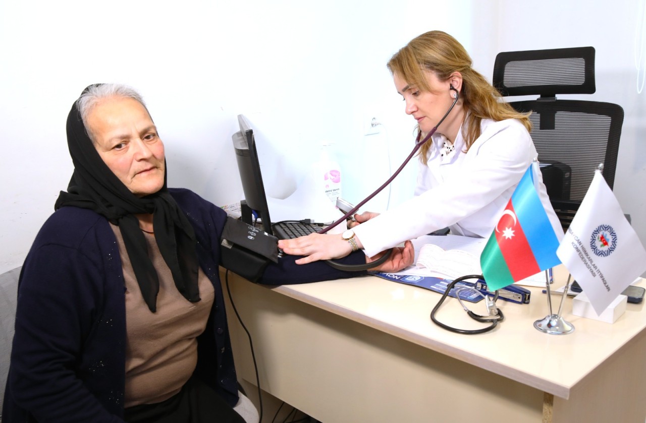 “Həmkardan həmkara qayğı ilə” sosial layihəsi davam edir - FOTOLAR